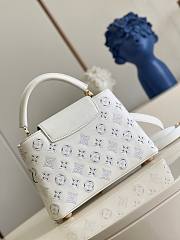 Louis Vuiiton LV Capucines BB White 27 x 18 x 9 cm - 3