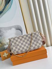 Louis Vuiiton LV Multi Pochette Accessoires White 25cm - 3