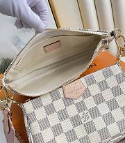 Louis Vuiiton LV Multi Pochette Accessoires White 25cm - 5