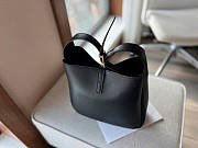 Le 5 a 7 Soft Small Hobo Bag In Smooth Leather Black 23x22x8cm - 6