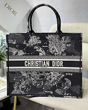 Dior Large Book Tote Black Latte Toile de Jouy Zodiac 42 x 35 x 18.5 cm - 1