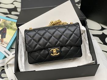 Chanel Flap Bag Lambskin Black Gold 22x13x4.5cm