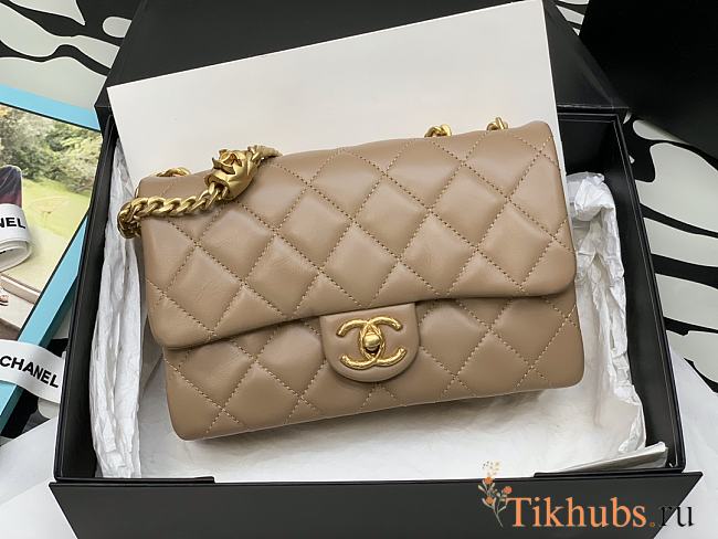 Chanel Flap Bag Lambskin Beige Gold 22x13x4.5cm - 1