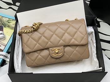 Chanel Flap Bag Lambskin Beige Gold 22x13x4.5cm