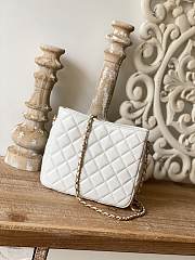 Chanel 22S Pearl Hobo Bag Lambskin White 19x17x8.5cm - 3