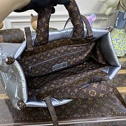 Louis Vuitton LV Onthego GM Silver 41x31x19cm - 4