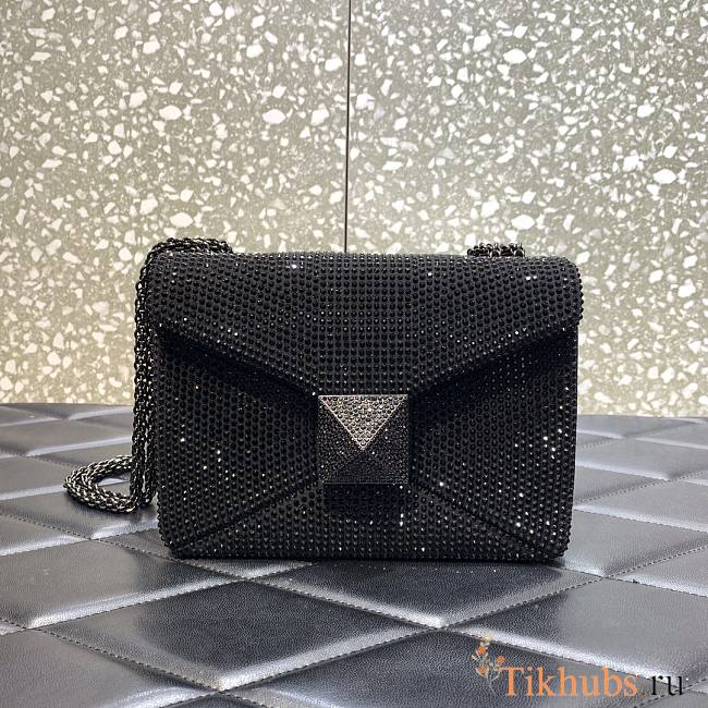 Valentino One Stud Embroidered Bag with Chain Black 19x14x11cm - 1