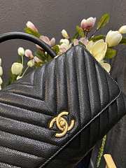 Chanel Coco Handle Chevron Black Gold Caviar 29x18x12cm - 2