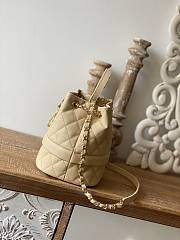 Chanel Bucket Bag Beige Caviar Gold 20cm - 2