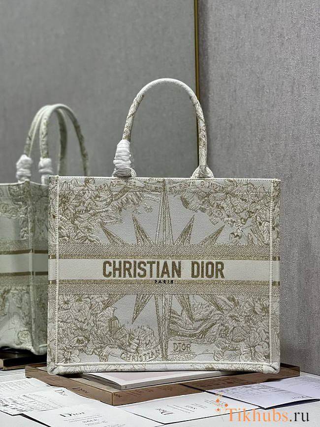 Dior Large Book Tote Rêve d'Infini Gold-Tone Metallic Thread 42x35x18.5cm - 1