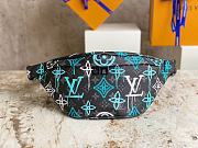 Louis Vuitton LV Discovery Bumbag Graffiti Green 44 x 15 x 9 cm - 1