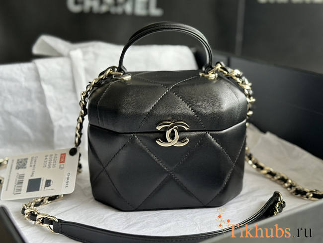 Chanel Vanity Case Black 16.5x15.5x11.5cm - 1