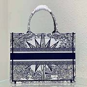 Dior Medium Book Tote White and Blue Rêve D’Infini Embroidery 36 x 27.5 x 16.5 cm - 3