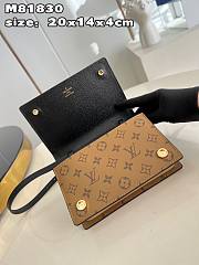 Louis Vuitton LV Book Chain Wallet 20 x 14 x 4 cm - 3