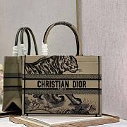 Dior Medium Book Tote Brown and Black Tiger 36 x 27.5 x 16.5 cm - 1