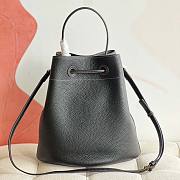 Burberry Grainy Leather Small TB Bucket Bag Black 26x26x16cm - 4