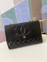 Chanel Flap Bag CC Maxi Black Lambskin 33x11x23cm - 1