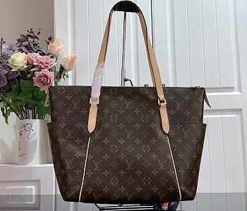 Louis Vuitton LV Totally Monogram Tote Bag 33 x 17 x 28.5 cm