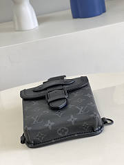 Louis Vuitton LV Saumur Slingbag Black 13x18x3.5cm - 2