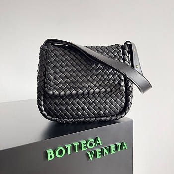 Bottega Veneta Cobble Shoulder Black Bag 27x20x9cm