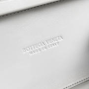 Bottega Veneta Knot Minaudiere On Strap White 20x12x5.5cm - 6