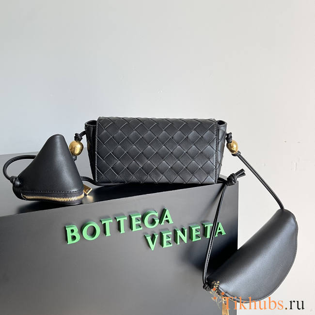 Bottega Veneta Pouch On Strap Black 18x9x8cm - 1