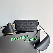 Bottega Veneta Pouch On Strap Black 18x9x8cm - 1