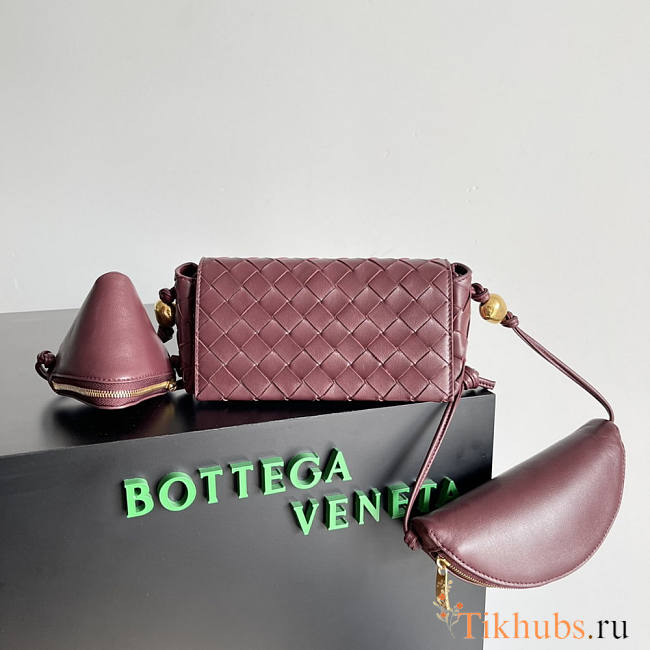 Bottega Veneta Pouch On Strap Wine 18x9x8cm - 1