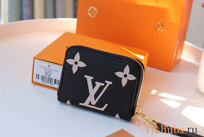 Louis Vuitton LV Zippy Coin Purse Black 11x8.5x2cm - 1