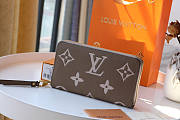 Louis Vuitton LV Zippy Wallet Grey 19.5x10cm - 1