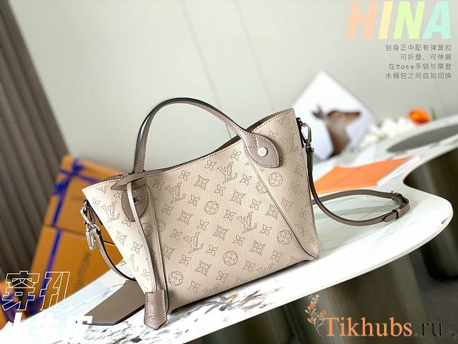 Louis Vuitton LV Hina PM Galet Grey 23 x 21 x 13 cm - 1