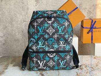 Louis Vuitton LV Discovery Backpack Graffiti Green 30 x 40 x 20 cm