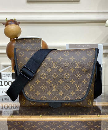 Louis Vuitton LV Magnetic Messenger Brown 31.5 x 22 x 8 cm