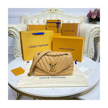 Louis Vuitton LV New Wave Chain Bag Arizona Beige 24 x 14 x 9 cm