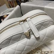 Chanel Heart Chain Bag White 18x16.5x6.5cm - 2