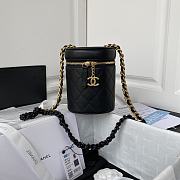 Chanel New Round Bucket Bag Black 16x13x11cm - 1