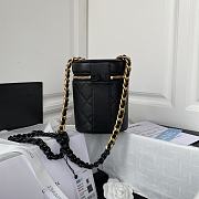 Chanel New Round Bucket Bag Black 16x13x11cm - 6