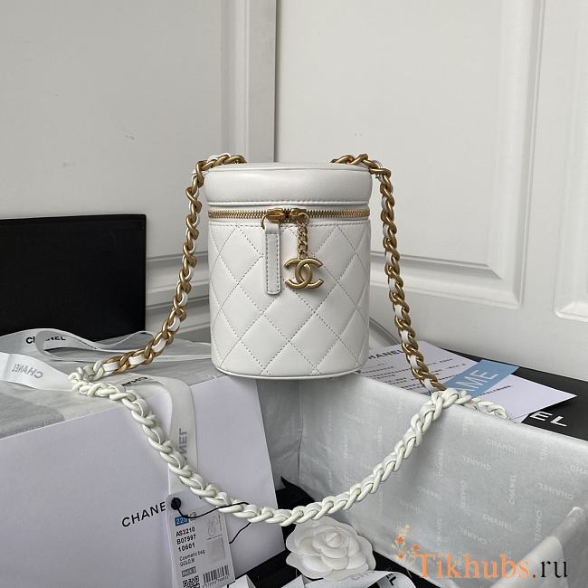 Chanel New Round Bucket Bag White 16x13x11cm - 1