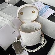 Chanel New Round Bucket Bag White 16x13x11cm - 4