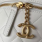 Chanel New Round Bucket Bag White 16x13x11cm - 2