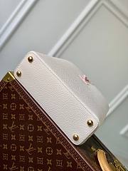 Louis Vuitton LV Capucines Small Handbag 27cm - 4