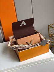 Louis Vuitton LV Twist MM Bag Honey Gold 23 x 17 x 9.5 cm - 4