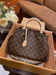 Louis Vuitton LV Montaigne MM Monogram 33 x 23 x 15 cm - 1