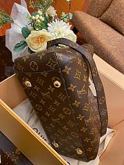 Louis Vuitton LV Montaigne MM Monogram 33 x 23 x 15 cm - 4