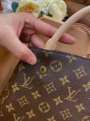 Louis Vuitton LV Montaigne BB Monogram 29 x 20 x 13 cm - 4