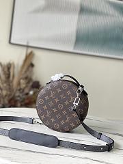 Louis Vuitton LV Audio Case Monogram 20 x 20 x 6.5 cm - 5