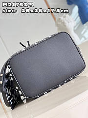 Louis Vuitton Neonoe LV X YK Black White LV 26 x 26 x 17.5 cm - 6