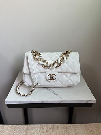 Chanel Flap Bag Lambskin Gold White 16 × 24 × 6 cm