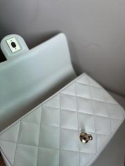 Chanel Flap Bag Lambskin Gold White 16 × 24 × 6 cm - 4