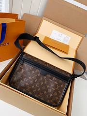 Louis Vuitton LV Archy Messenger MM Monogram 35 x 24 x 8 cm - 4